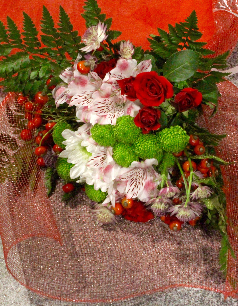bouquet fiori misti e bacche